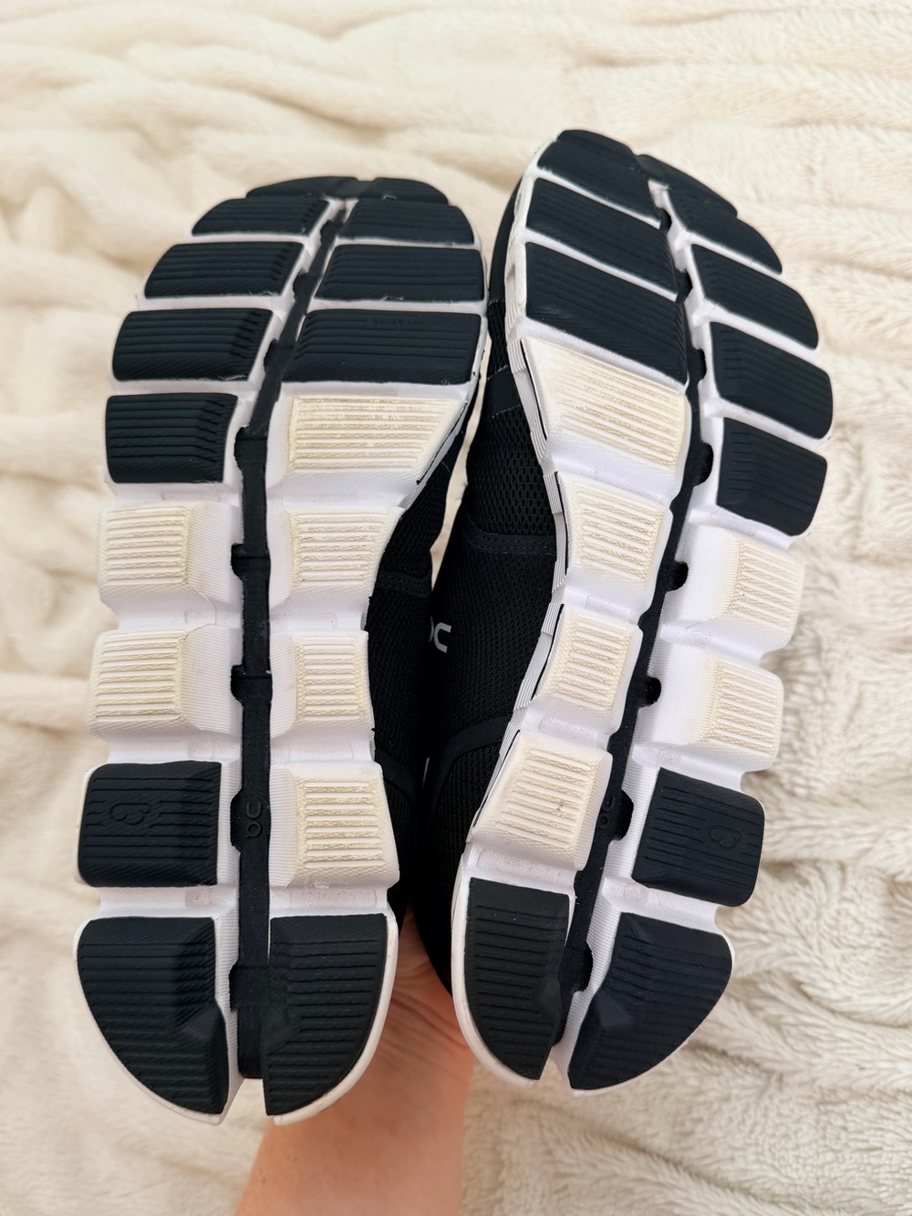 On Cloud running shoes black/white Classic style sneakers women’s Sz 9 - Picture 5 of 6